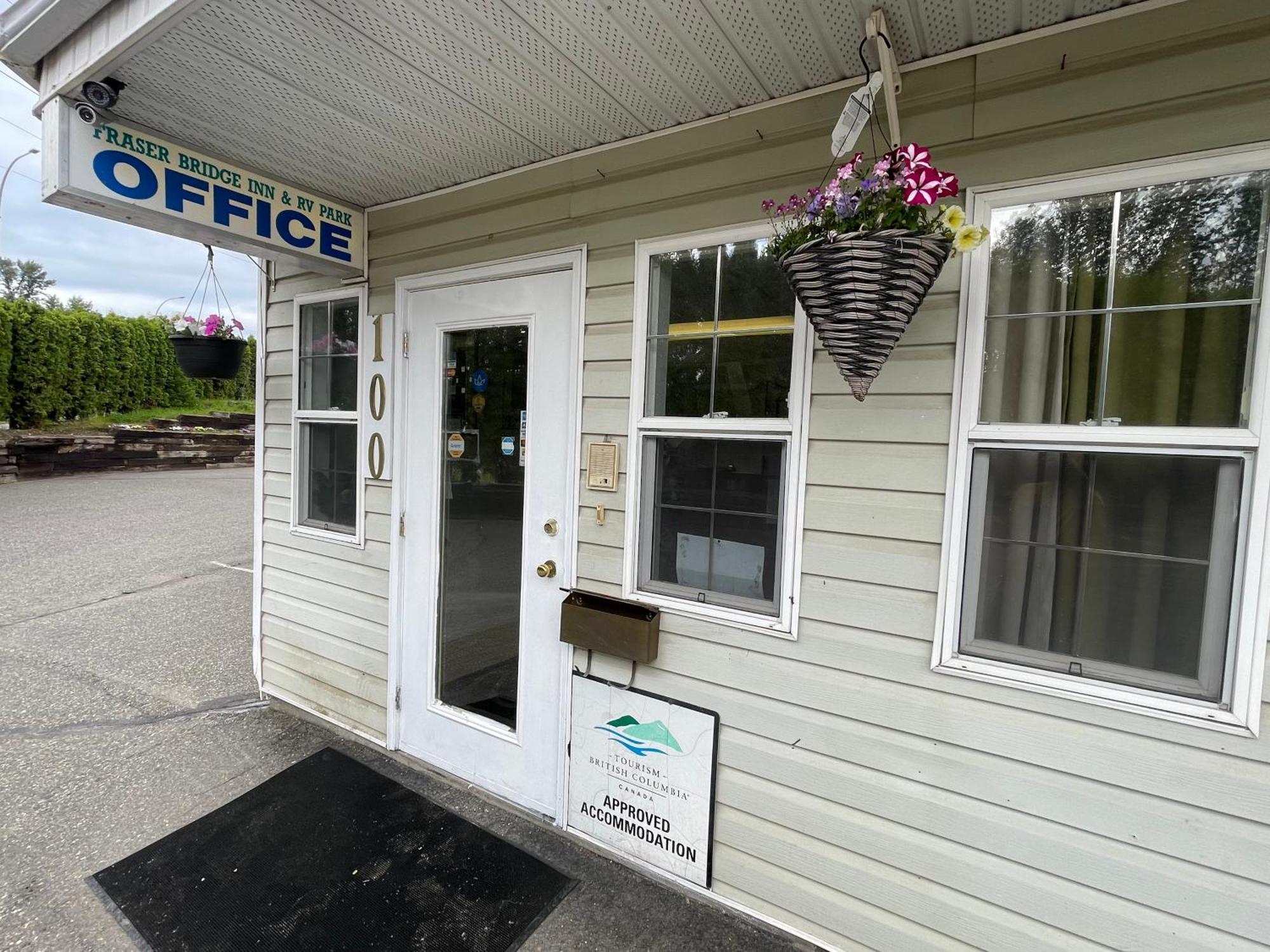 Fraser Bridge Inn Quesnel Exterior foto