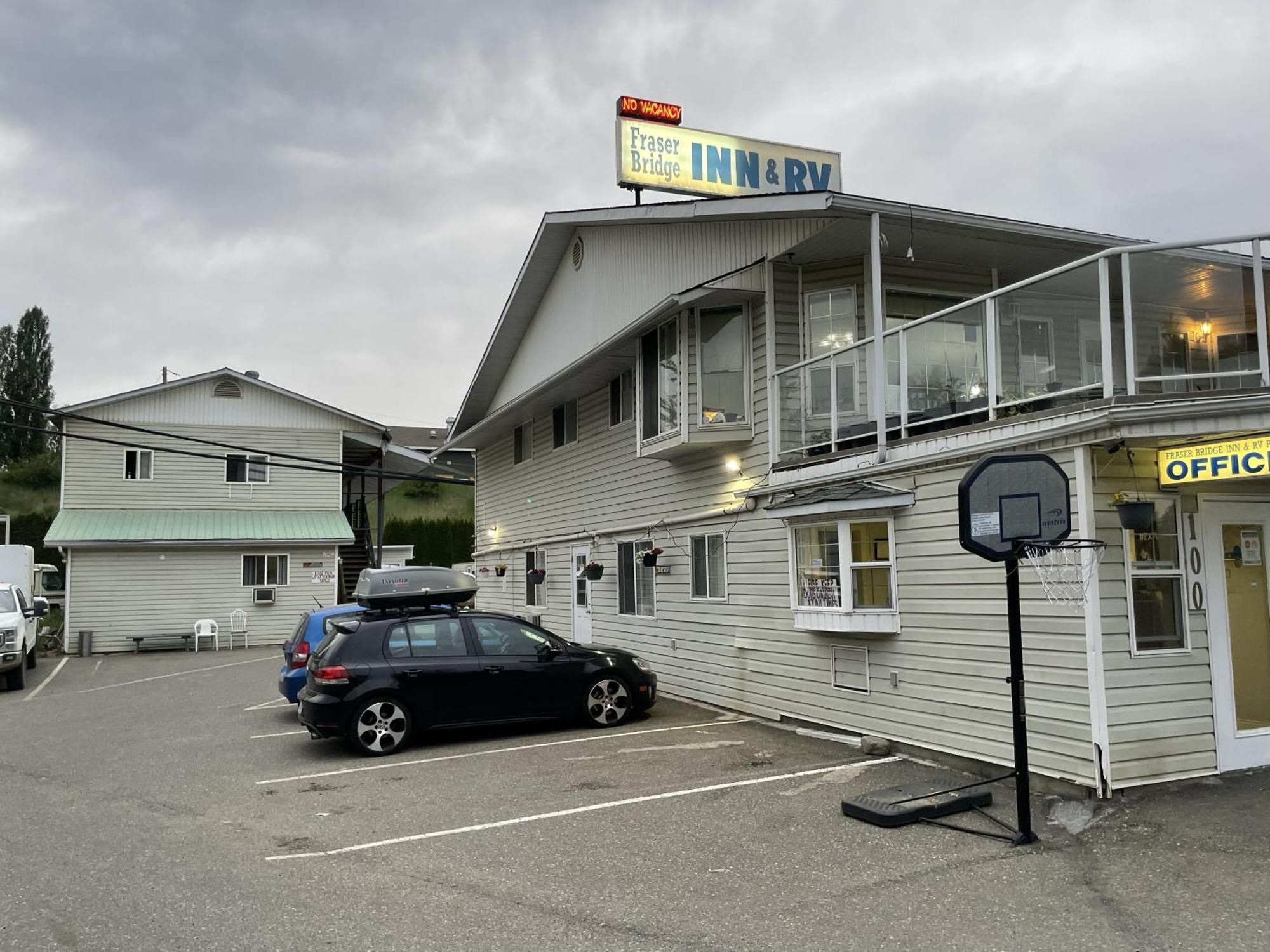 Fraser Bridge Inn Quesnel Exterior foto